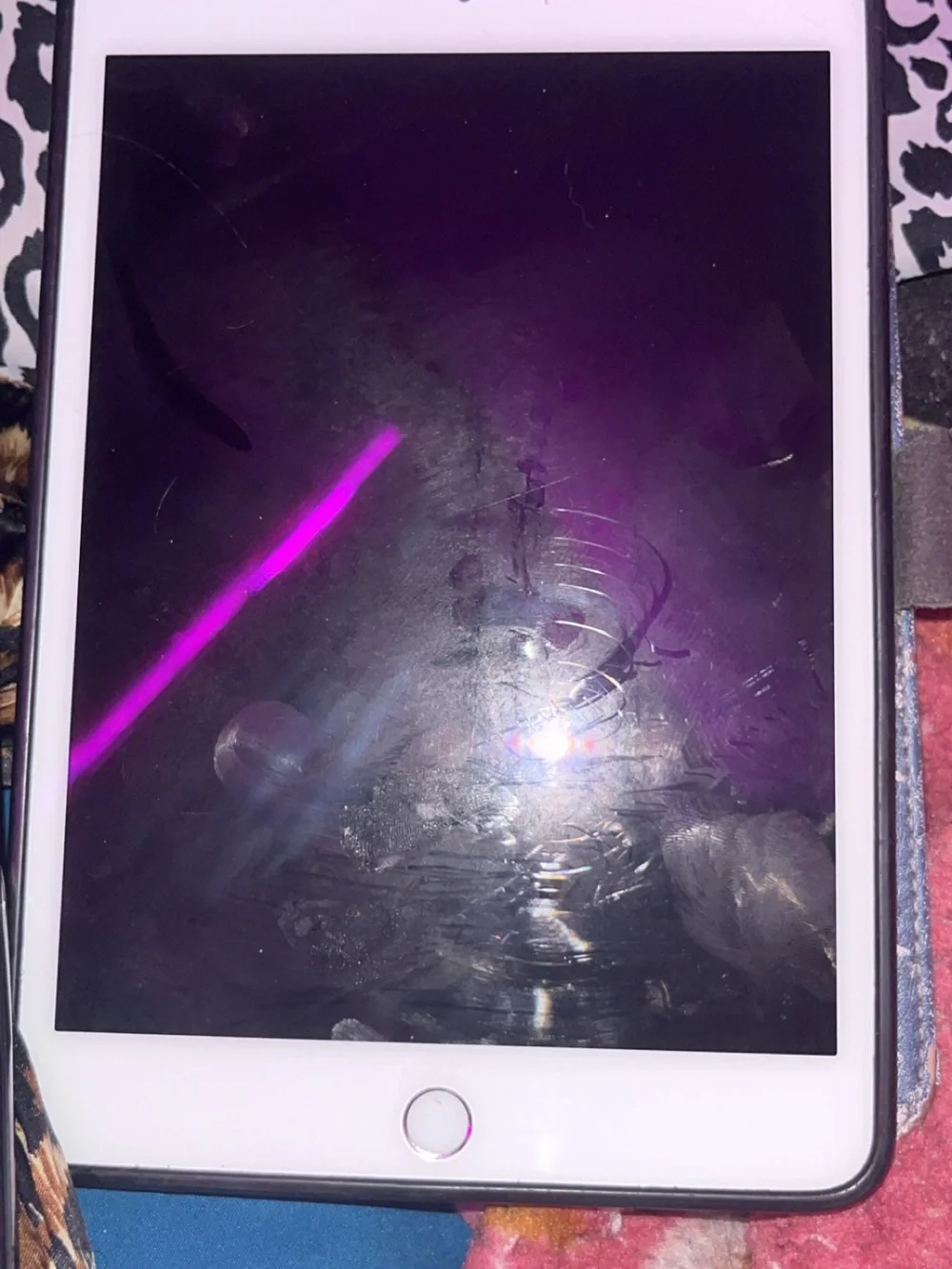 iPad mini 5 - no cracks no damages . comes with case of you want .